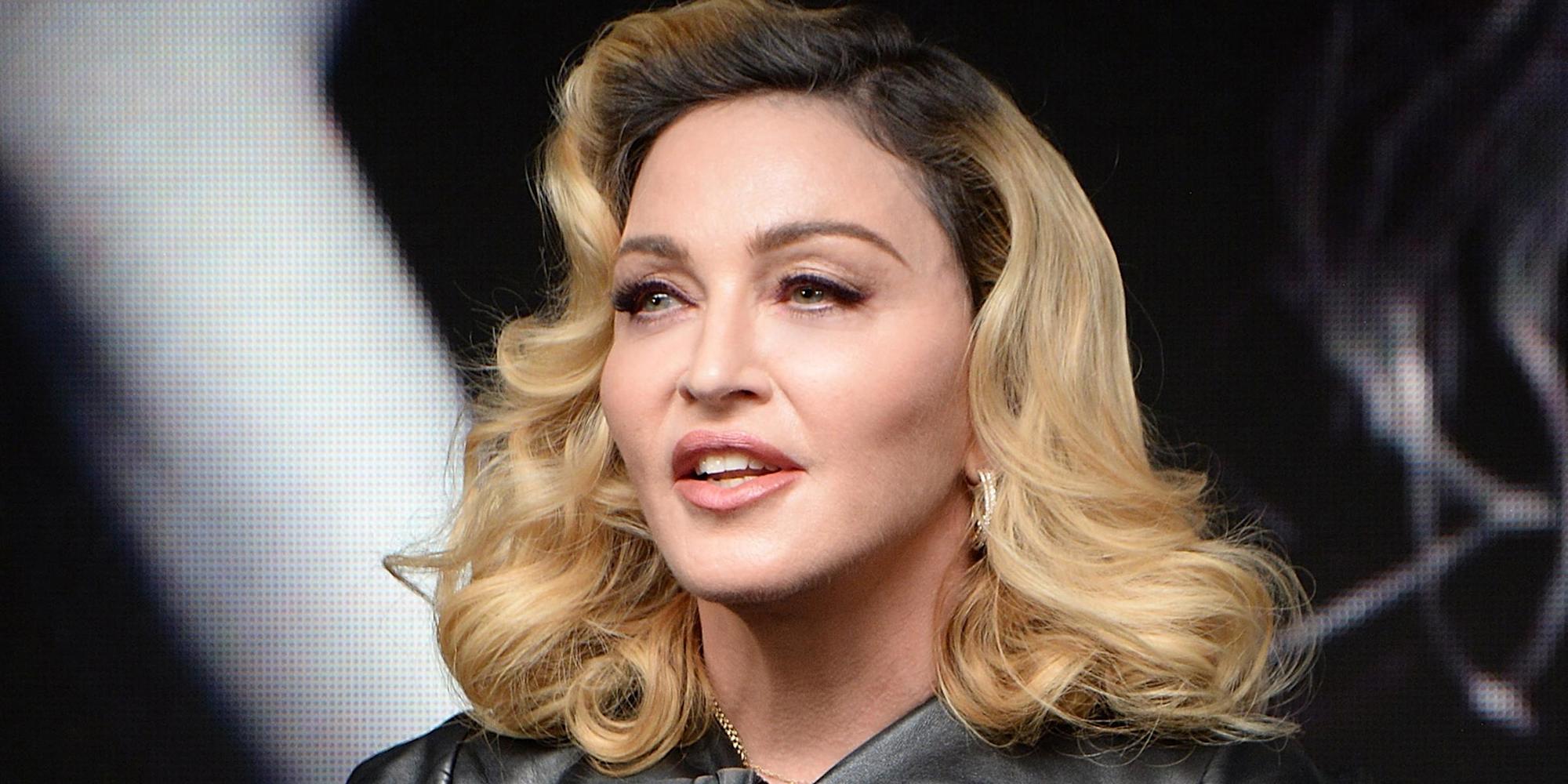 Madonna chia sẻ những bức ảnh chụp nhanh hiếm hoi về các con của cô với cha cô vào sinh nhật lần thứ 90 của ông
