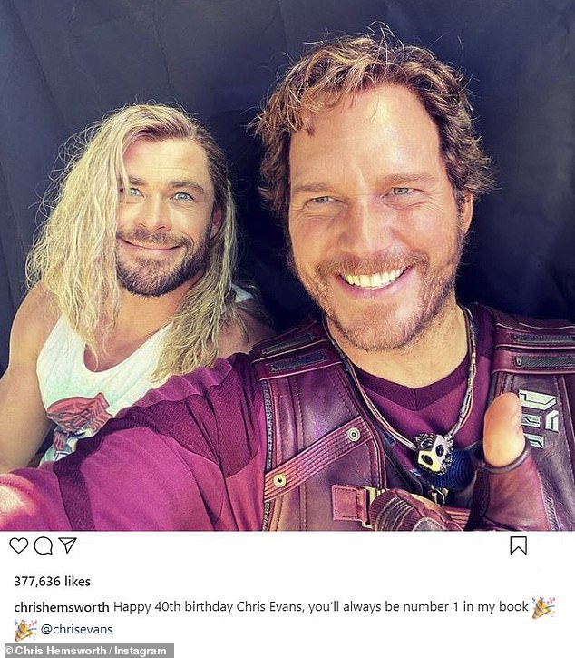 Chris Hemsworth troll Chris Evans trong ngày sinh nhật của anh ấy bằng cách chia sẻ một bức ảnh chụp anh ấy với Chris Pratt