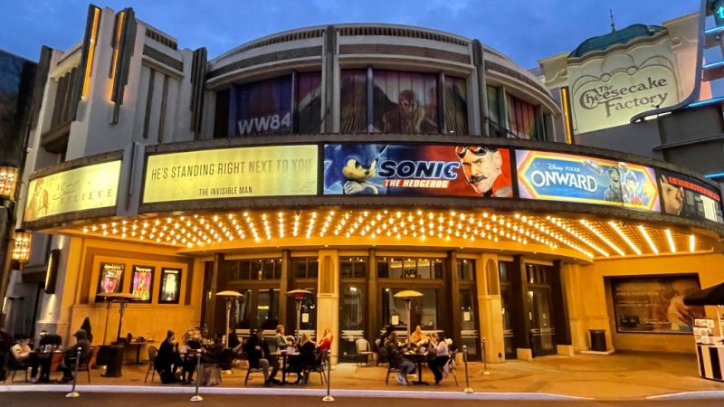 AMC Gần thỏa thuận cho thuê rạp chiếu phim Pacific Grove & Americana - Hạn chót

