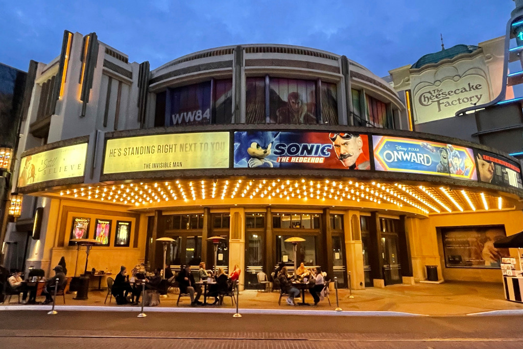 AMC Gần thỏa thuận cho thuê rạp chiếu phim Pacific Grove & Americana – Hạn chót