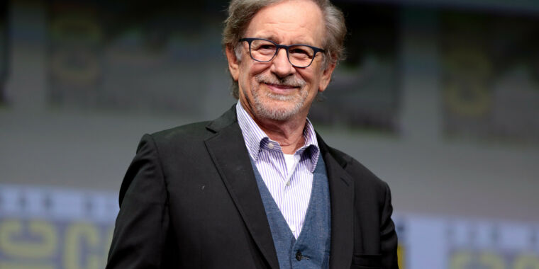 Công ty sản xuất của Steven Spielberg ký hợp đồng nhiều phim với Netflix
