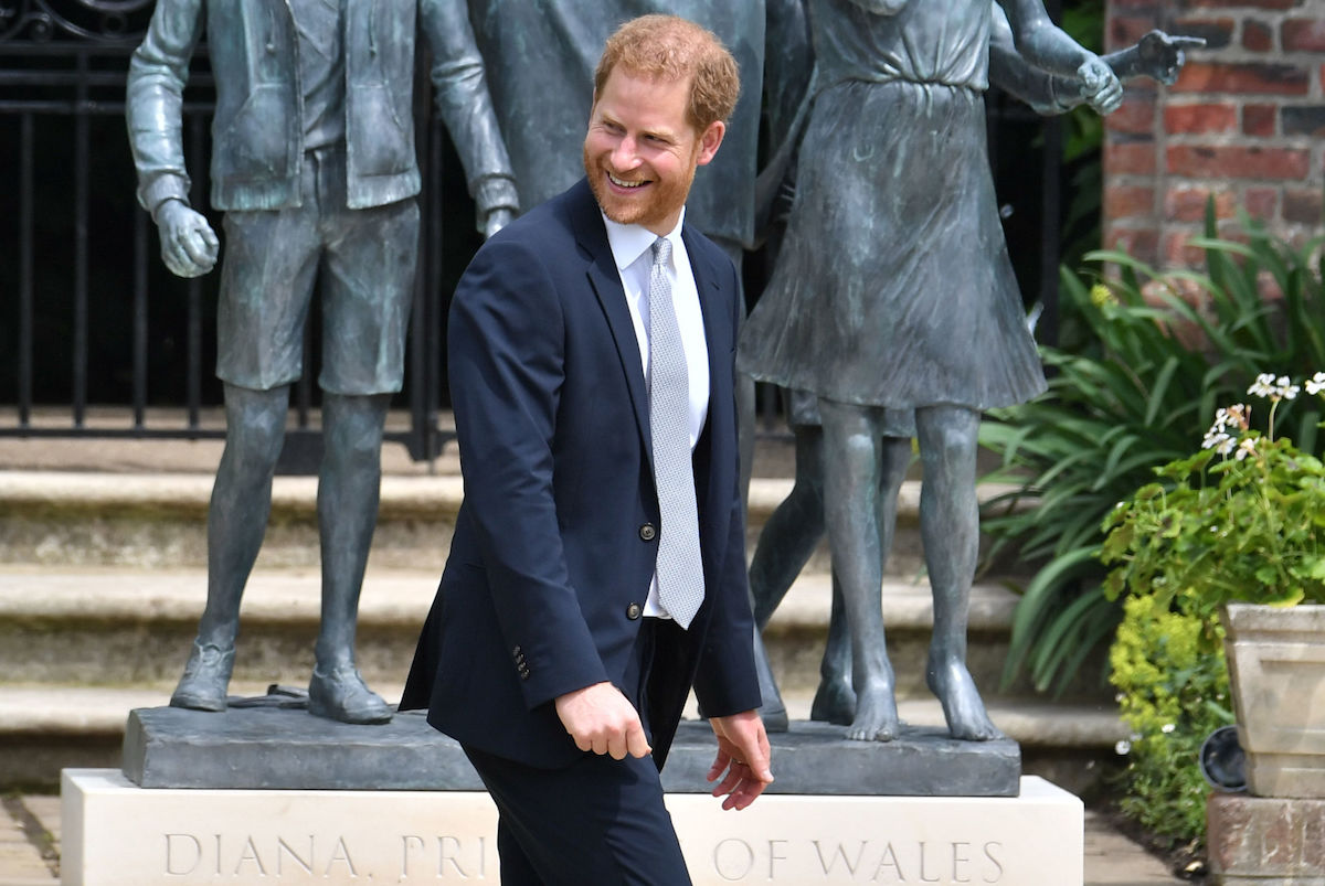 Hoàng tử Harry, Công tước xứ Sussex, sau khi khánh thành bức tượng của mẹ họ Diana, Công nương xứ Wales, trong Vườn Sunken tại Cung điện Kensington, vào sinh nhật lần thứ 60 của bà vào ngày 1 tháng 7 năm 2021 tại London, Anh