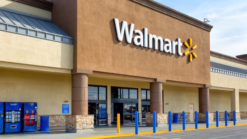 Những người mua sắm của Walmart đã đến 'Biểu ngữ có hình sao' vào cuối tuần ngày 4 tháng 7 trong một video lan truyền

