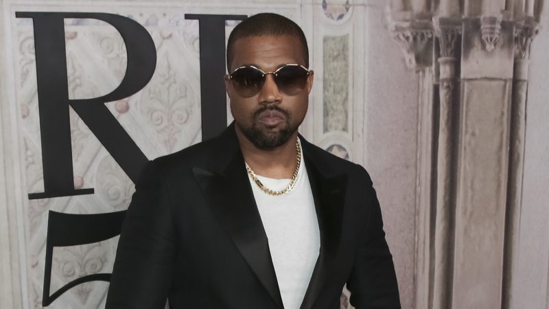 Kanye West chia sẻ bức ảnh phòng ngủ của anh ấy tại sân vận động Atlanta

