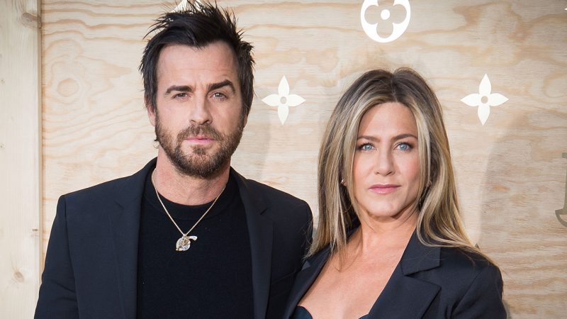 Jennifer Aniston chia sẻ bức ảnh Justin Theroux cởi trần trong lời chúc mừng sinh nhật ngọt ngào: 'Em yêu anh'

