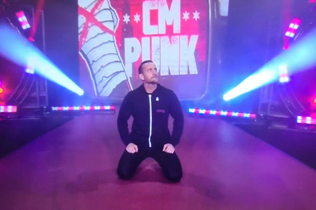 CM Punk trở lại đấu vật chuyên nghiệp tại AEW Rampage