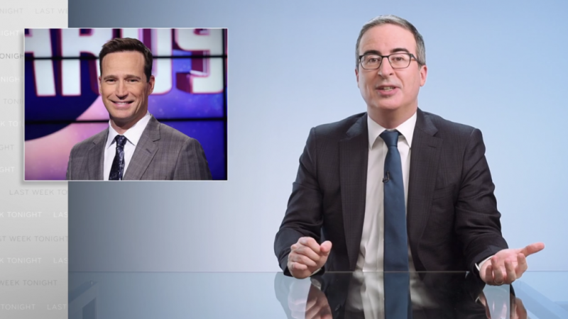 John Oliver đã tách khỏi người dẫn chương trình Jeopardy mới Mike Richards - Hạn chót

