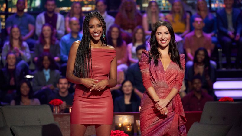 Người dẫn chương trình mùa thứ 18 của 'The Bachelor' là Taishia Adams, Kaitlyn Bristow

