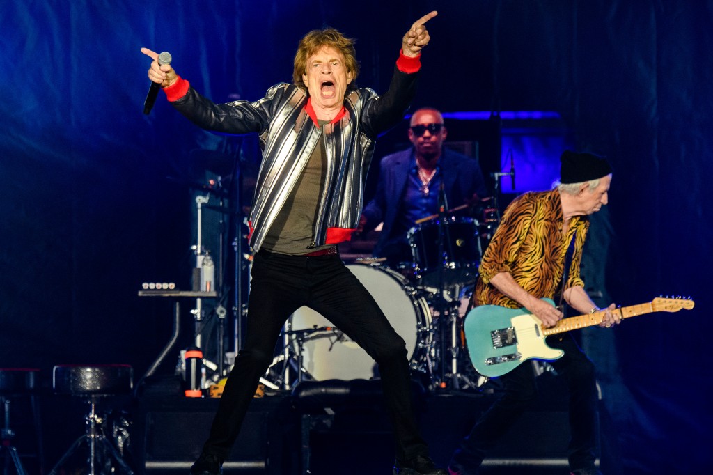 The Rolling Stones mở chuyến lưu diễn tại Mỹ, tưởng nhớ tay trống Charlie Watts