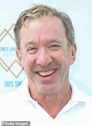 Allen, 68 tuổi, đã lồng tiếng cho Buzz Lightyear trong tất cả các bộ phim Toy Story gốc và đã lồng tiếng cho nhân vật này từ năm 1995 (Allen quay vào ngày 4 tháng 10 năm 2021 tại California)