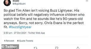 Thật vui vì Tim Allen đã không lồng tiếng cho Buzz Lightyear.  Niềm tin chính trị của ông sẽ ảnh hưởng tiêu cực đến những đứa trẻ xem phim và dù sao thì ông dường như cũng đã 90 tuổi.  Xin lỗi, tôi không xin lỗi.  Một người dùng khác đã viết rằng Chris Evans là người phù hợp