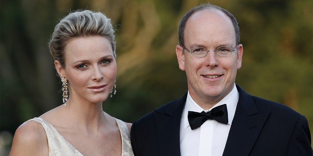 Hoàng tử Albert của Monaco và vợ, Công chúa Charlene, đã phủ nhận tin đồn rằng họ đang phải đối mặt với các vấn đề quân sự.