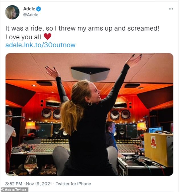 Yay!  Adele đã lên Twitter vào thứ Sáu để cảm ơn người hâm mộ của cô ấy vì sự ủng hộ của họ sau khi phát hành album mới của cô ấy