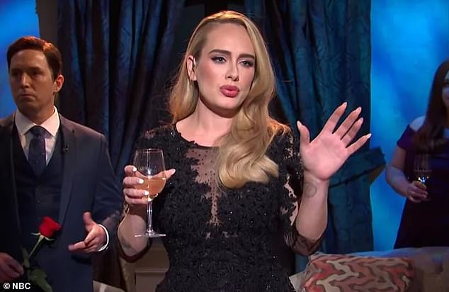 Tuyệt vời!  Adele đã tiết lộ một trong những bài hát mới nhất của cô ấy, I Drink Wine, ban đầu dài mười lăm phút trước khi nó được sửa lại thành chỉ hơn sáu phút (ảnh năm 2020)