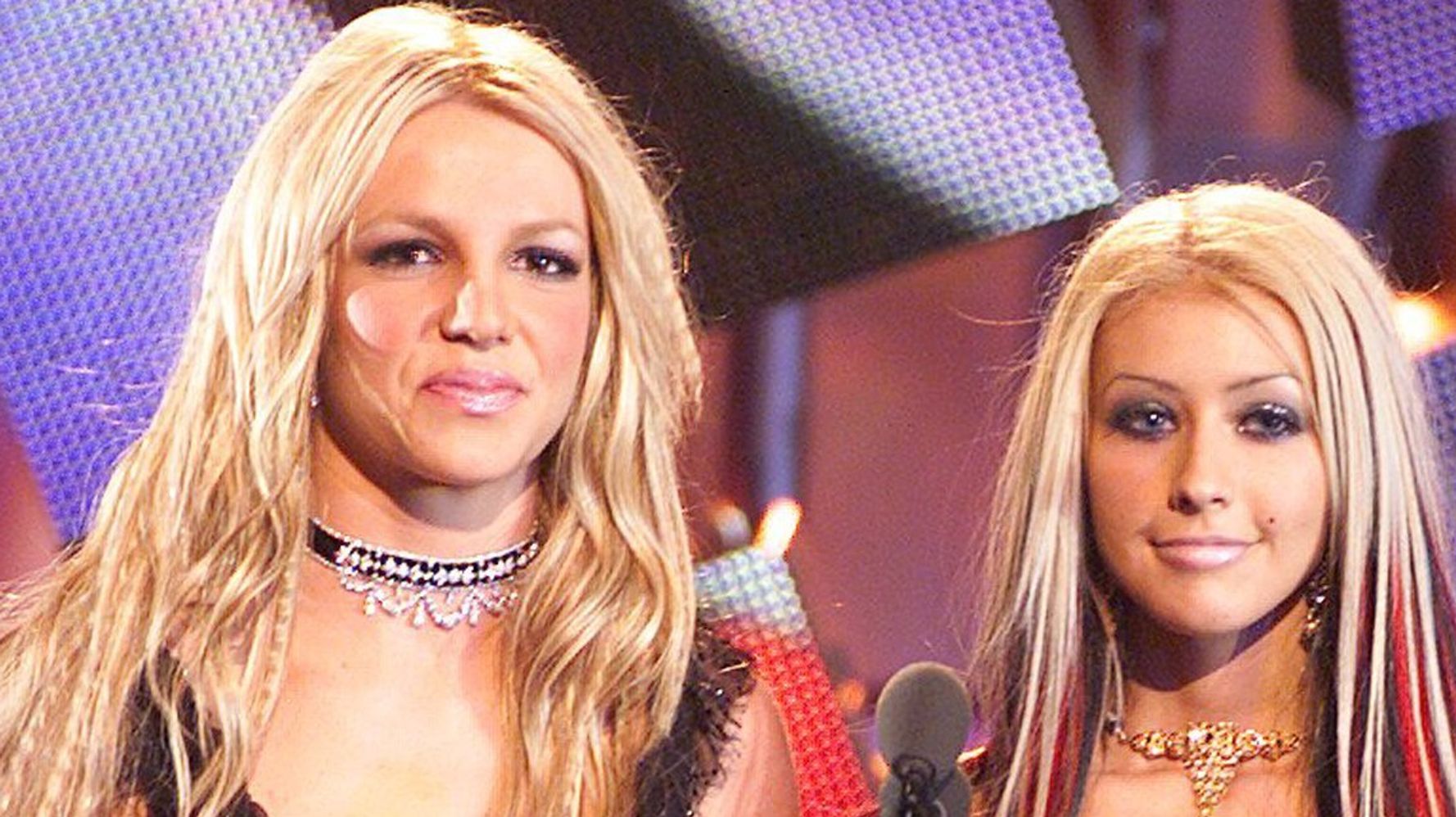 Britney Spears gọi Christina Aguilera cho một câu hỏi về nhà nghỉ