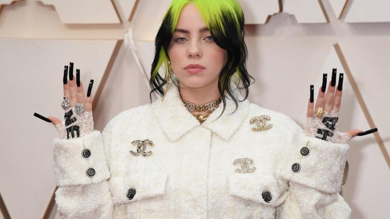 Hầu hết các từ sai chính tả vào năm 2021 bao gồm "Omicron", "dogecoin" và họ của ca sĩ Billie Eilish.

