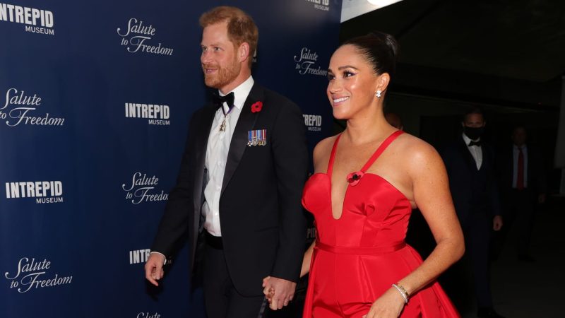 Meghan Markle ghi bàn thắng ấn tượng qua thư Internet

