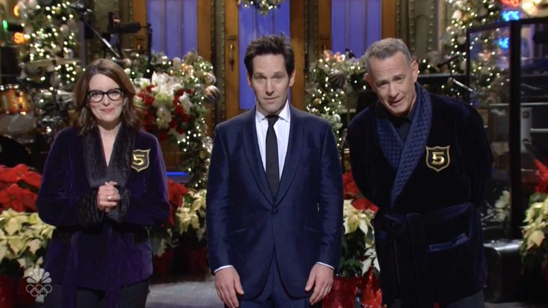 Tom Hanks và Tina Fey Giải cứu SNL's COVID-Stricken 2021 Chung kết

