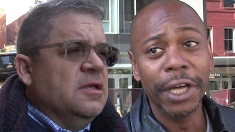 Patton Oswalt xin lỗi vì bức ảnh NYE với Dave Chappelle

