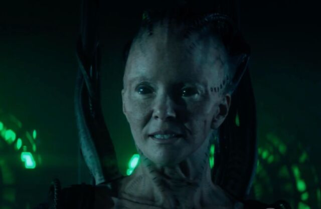 Lần này Annie Wersching đóng vai Borg Queen.