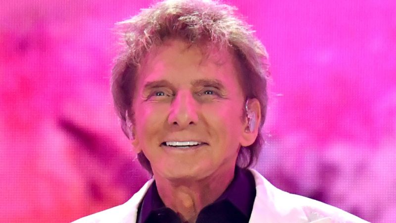 Barry Manilow từ chối tin đồn trên Spotify - The Hollywood Reporter
