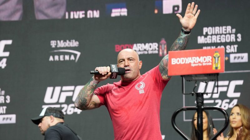 Joe Rogan bảo vệ podcast và xin lỗi Spotify vì phản ứng dữ dội

