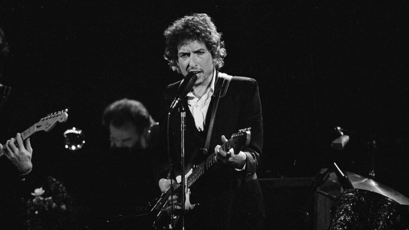 Sony Music mua bản nhạc đã ghi của Bob Dylan

