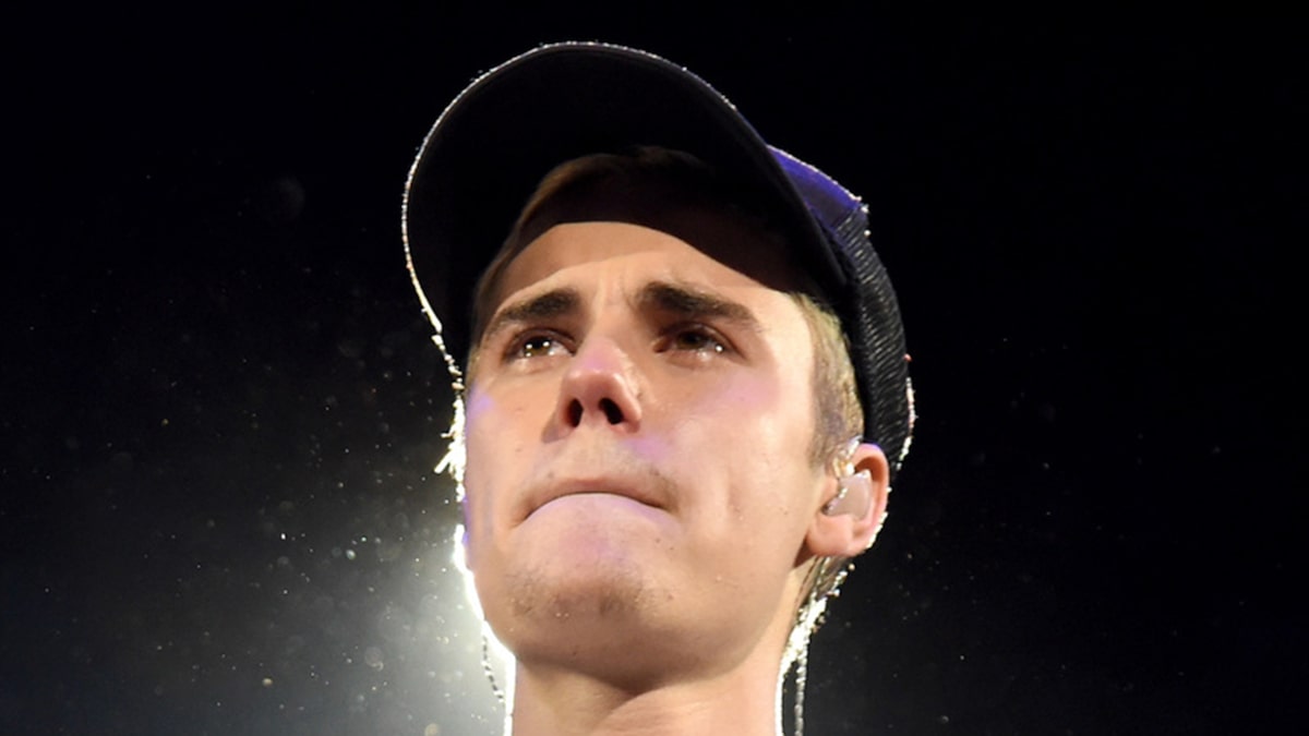 Justin Bieber xét nghiệm dương tính với COVID-19, ngày lưu diễn bị hoãn