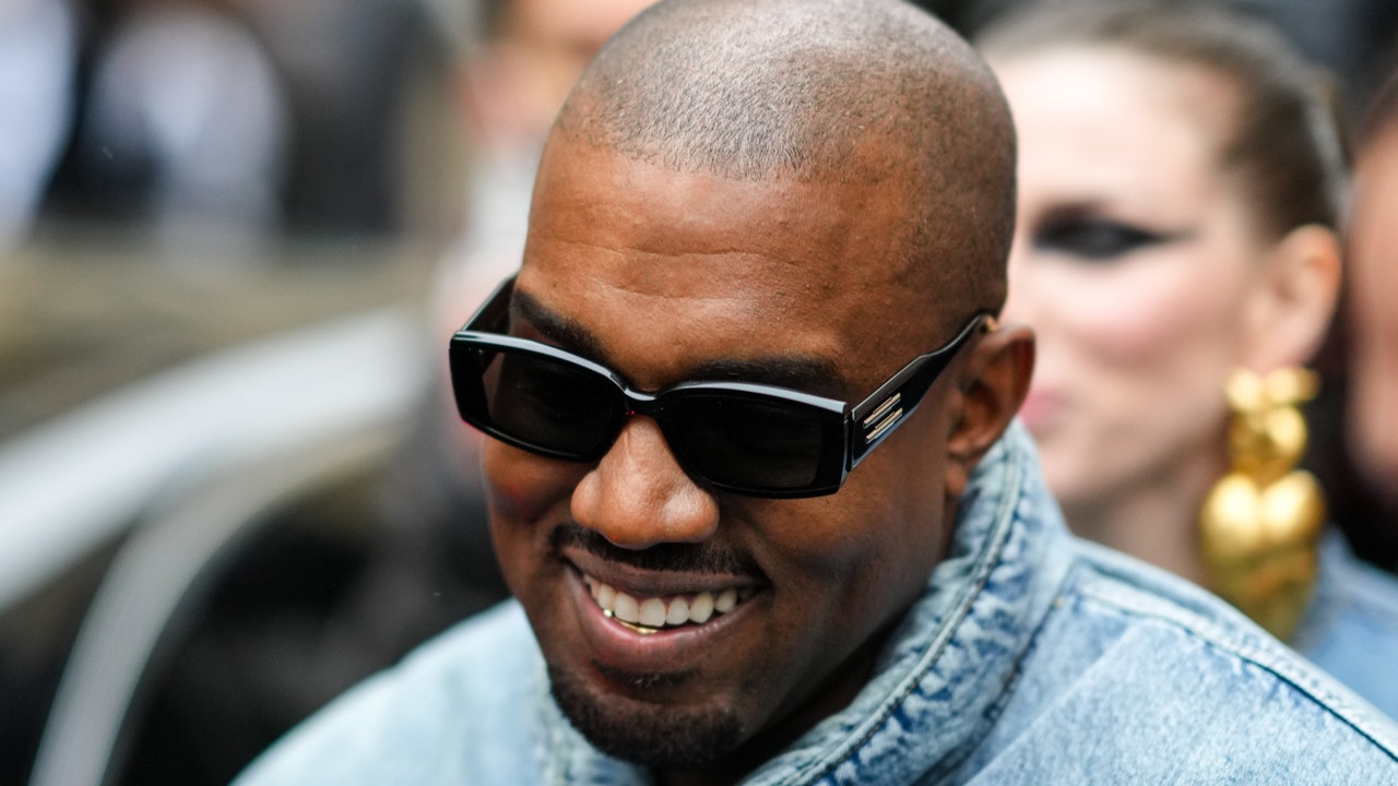 Kanye West cho biết album mới Donda 2 sẽ không được phát sóng và sẽ chỉ có trên máy nghe nhạc Stem của anh ấy