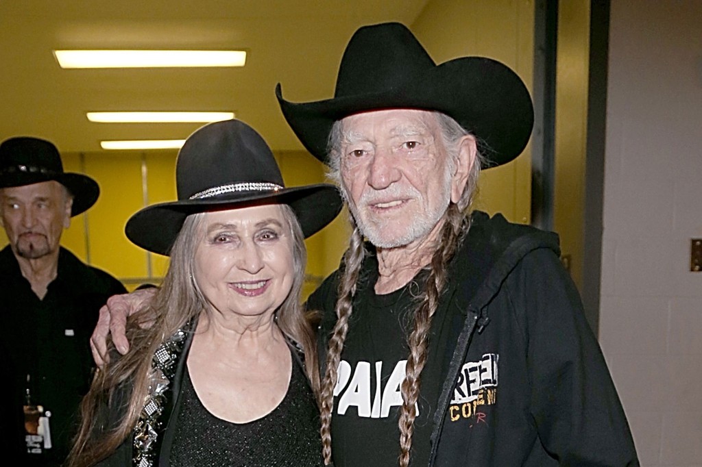 Chị gái của Willie Nelson, thành viên ban nhạc Bobby đã qua đời ở tuổi 91