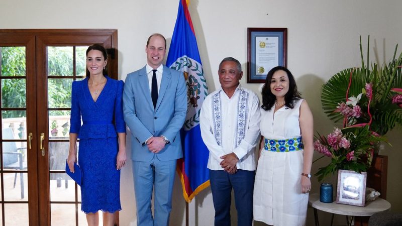 Cặp đôi hoàng gia Anh bắt tay vào chuyến tham quan vùng biển Caribbe sau khi biểu tình ở Belize

