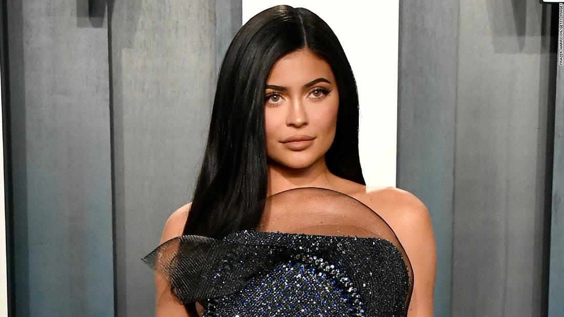 Kylie Jenner nói về quá trình hồi phục sau sinh sau khi sói con