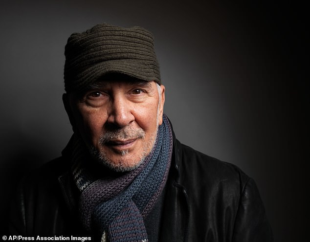 Mới nhất: Nam diễn viên Frank Langella, 84 tuổi, là trung tâm của cuộc điều tra quấy rối tình dục về hành vi bị cáo buộc của ông trên trường quay của loạt phim Netflix giới hạn The Fall of the House of Usher.  Nam diễn viên được chụp ảnh vào năm 2012 tại Liên hoan phim Sundance ở Park City, Utah