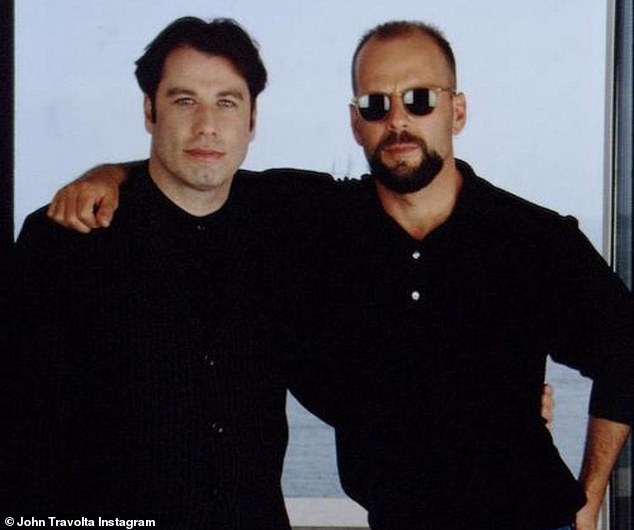 I love you Bruce: John Travolta bày tỏ lòng biết ơn đến người bạn và bạn diễn cũ Bruce Willis sau khi nam diễn viên được chẩn đoán phải ngồi tù