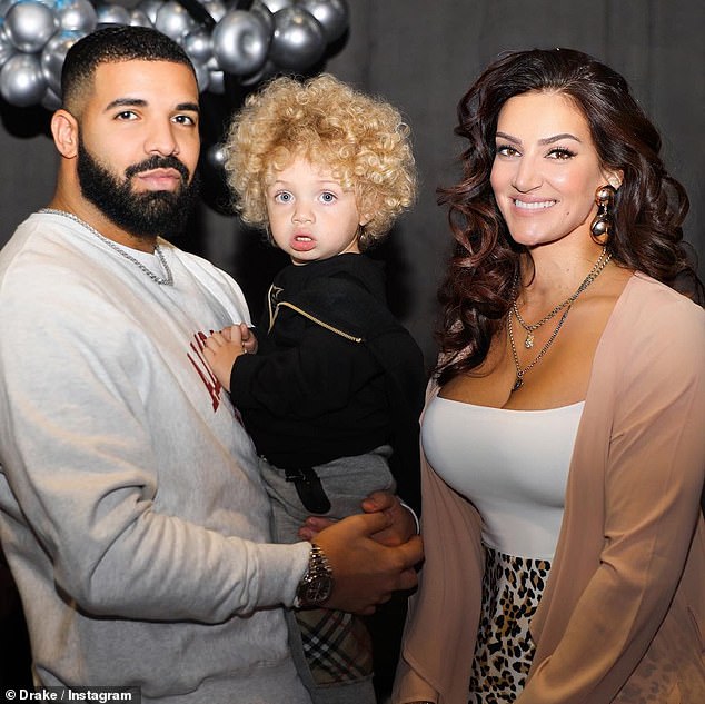 Đồng cha mẹ: Drake và mẹ của cậu bé Sophie Brusso chưa từng hẹn hò độc quyền, nhưng họ dường như có một mối quan hệ thân thiện
