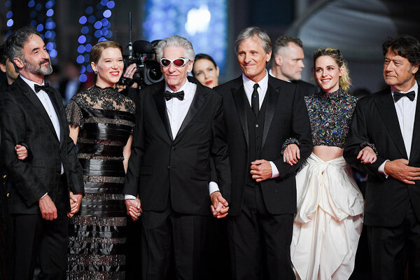 Điểm nổi bật của Liên hoan phim Cannes: Kristen Stewart tham dự buổi ra mắt ‘Tội phạm tương lai’