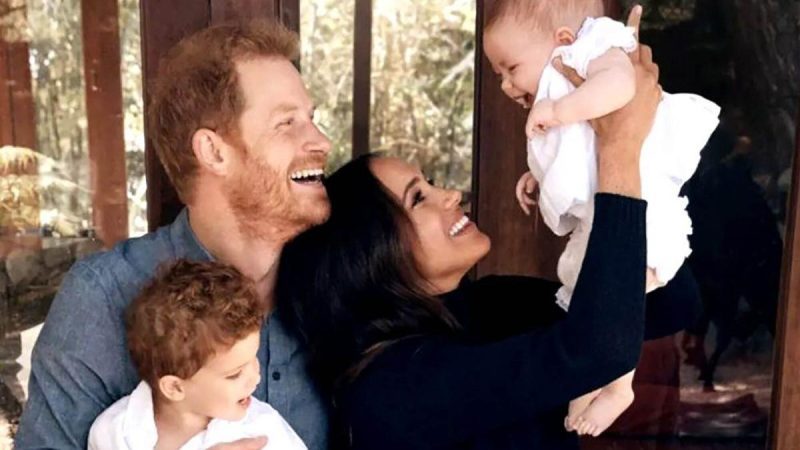 Hoàng tử Harry và Meghan tung ảnh mới về con gái Lillipet

