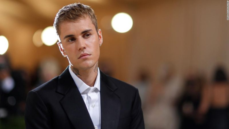 Justin Bieber nói rằng anh ấy mắc hội chứng Ramsay Hunt, khiến một phần khuôn mặt bị liệt

