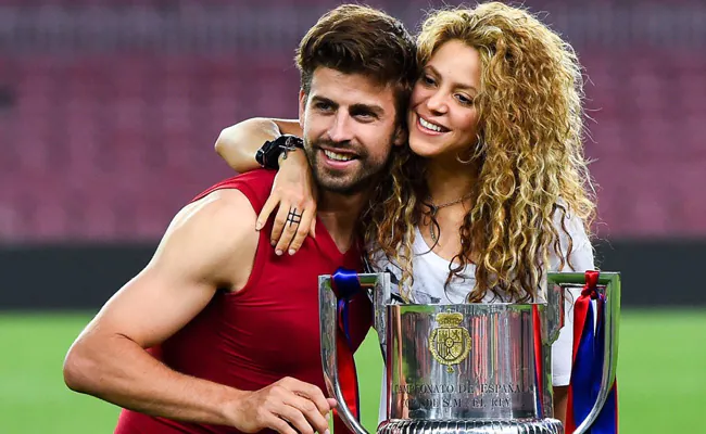 Ngôi sao nhạc pop Shakira chia tay cầu thủ bóng đá Gerard Pique sau 12 năm