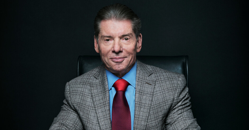 Vince McMahon rời WWE trong bối cảnh điều tra hành vi sai trái