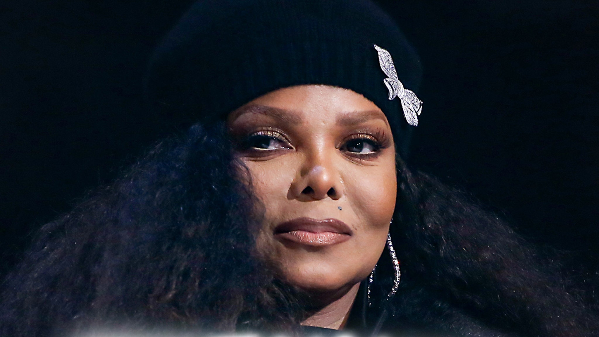 Janet Jackson mất giọng tại Lễ hội Essence, ngừng hoạt động vào cuối tuần