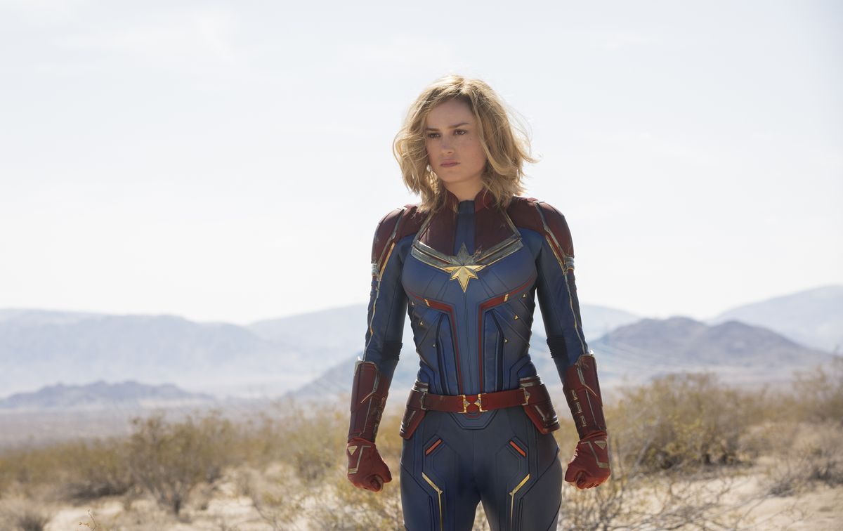 Captain Marvel (Brie Larson) trong sa mạc