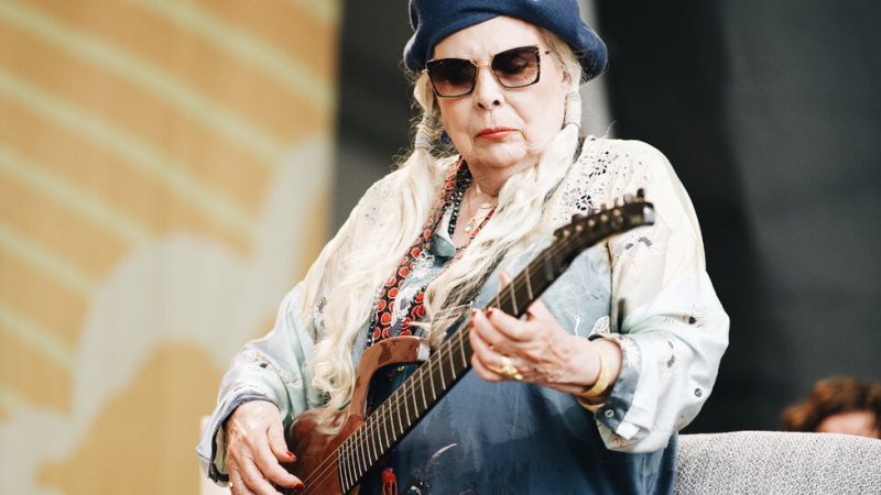 Joni Mitchell biểu diễn tại Lễ hội Dân gian Newport

