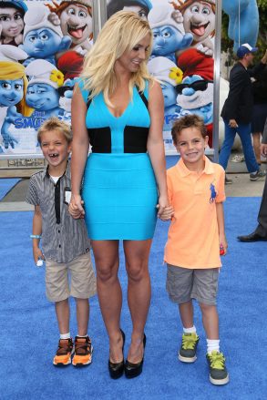 Britney Spears cùng hai con trai Sean Preston và Jaden Federline Buổi ra mắt The Smurfs 2, Los Angeles, Mỹ - 28/7/2013