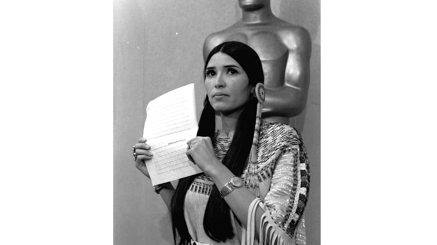 Academy xin lỗi Sacheen Littlefeather vì sự đối xử của cô ấy tại Lễ trao giải Oscar năm 1973: NPR