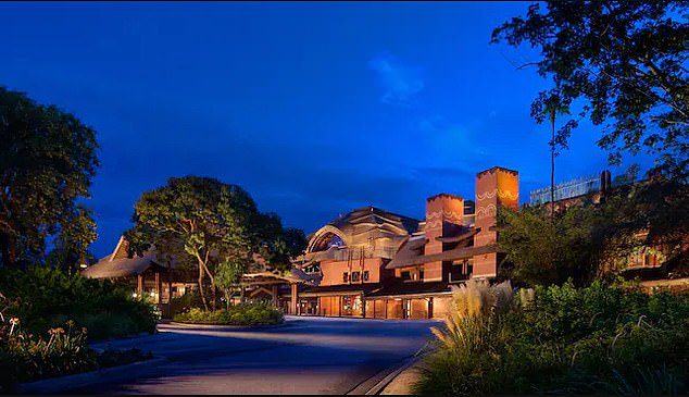 Disney Kingdom Lodge sang trọng cũng đã chứng kiến ​​một sự tăng vọt về giá - các phòng có giá khoảng 470 đô la một thập kỷ trước đây hiện ở mức 790 đô la một đêm.