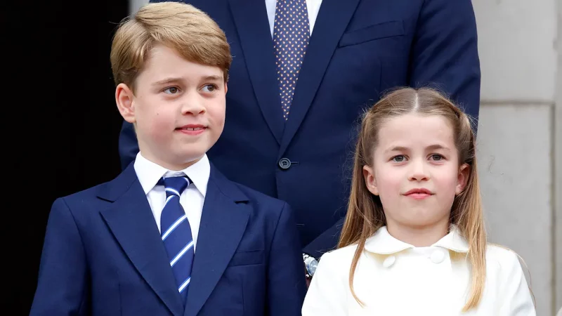 Những đứa trẻ của William và Kate sử dụng họ Wales mới sau khi thay đổi địa chỉ

