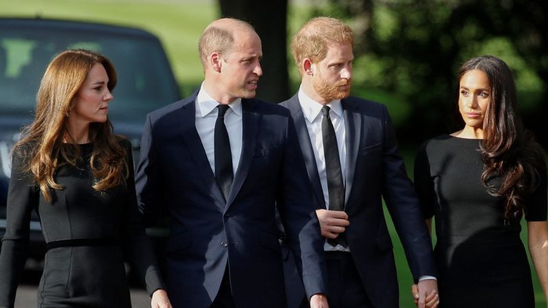 Hoàng tử Harry và Meghan tham gia cùng William và Kate trong chuyến du lịch Windsor

