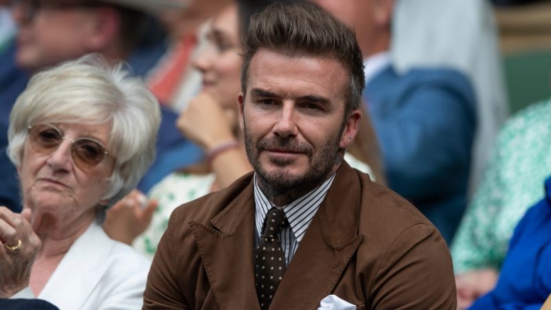 David Beckham 'bấn loạn' khi con trai phát sóng bộ phim gia đình với vợ mới - SheKnows

