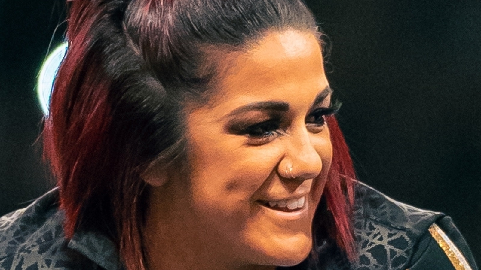 Bayley chào Sarah Lee tại WWE Extreme Rules